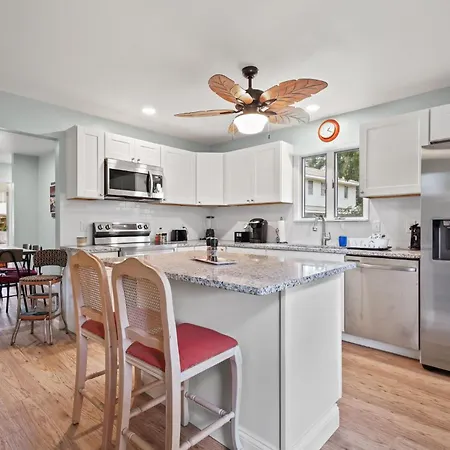 Villa Escape At Deep Hole Hideaway - Pet Friendly Duplex!